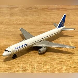 Daron Realtoy Continental Airlines Single Diecast Airplane Collectible Limited E